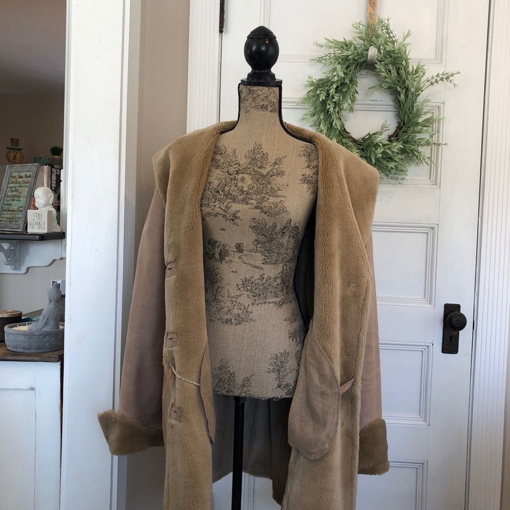 Coat - Picture 6 of 8